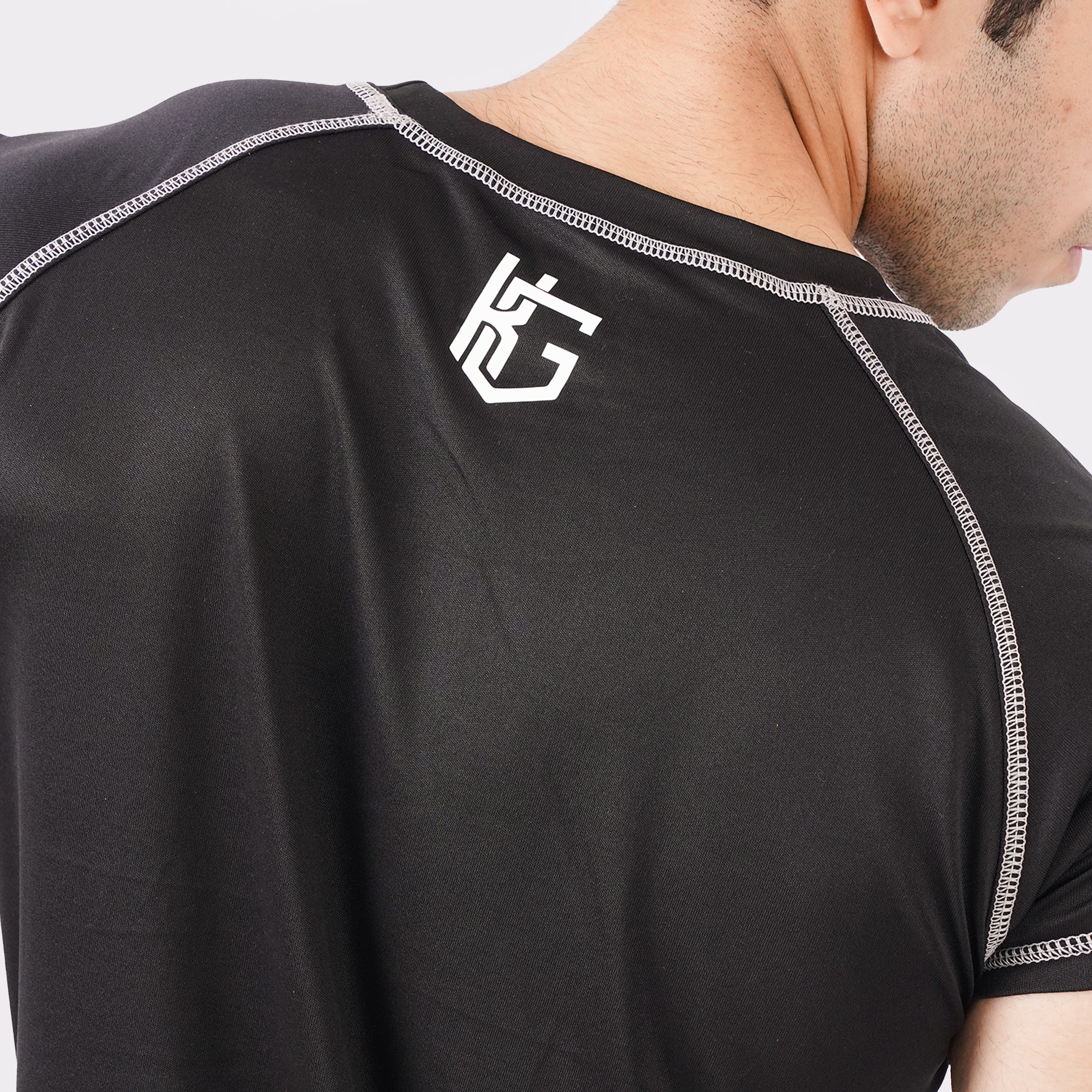 COMRESSION SHIRT BLACK SHOW MODEL BACK SIDE WHERE LOGO VISIBLE